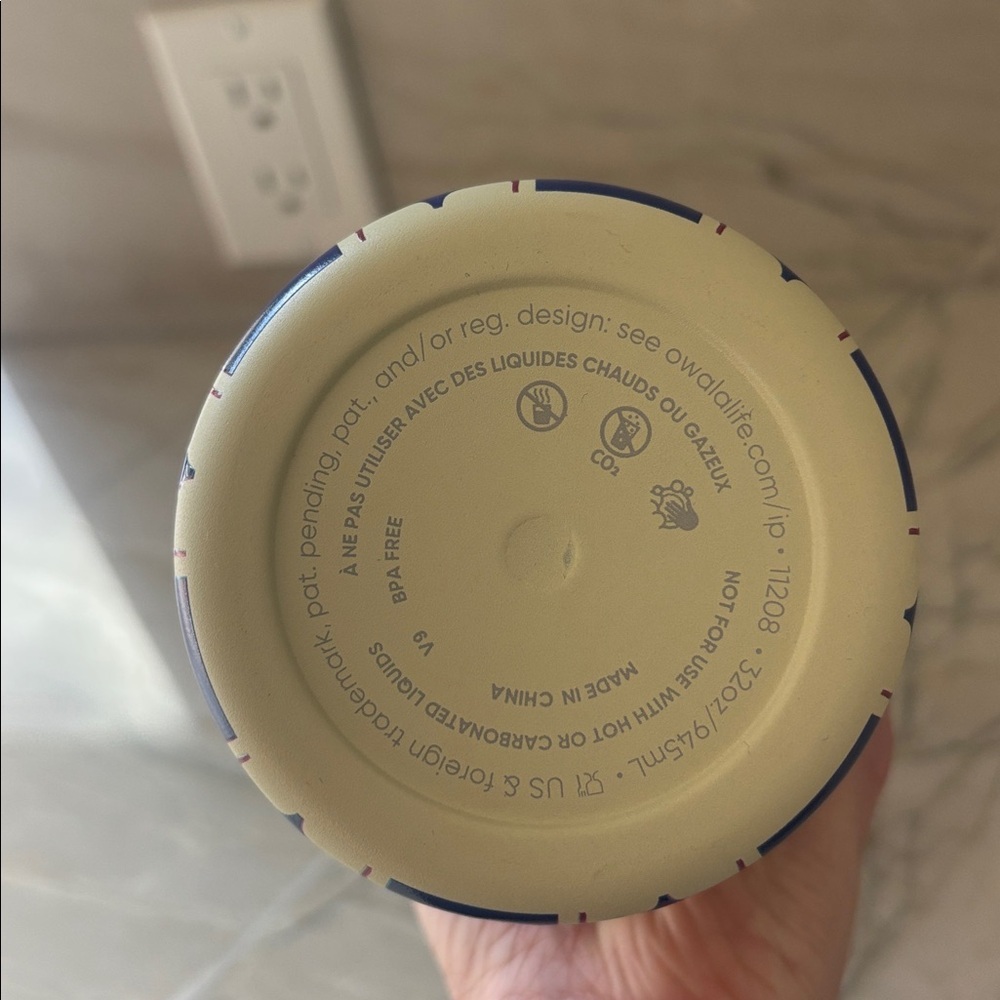 Owala FreeSip 32oz Hygge Holiday Collection Insulated Bottle NWT- AUTHENTIC - Picture 3 of 7